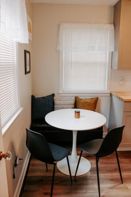 Cozy House Near Lake Erie, 10 Minutes To Downtown. 클리블랜드 외부 사진