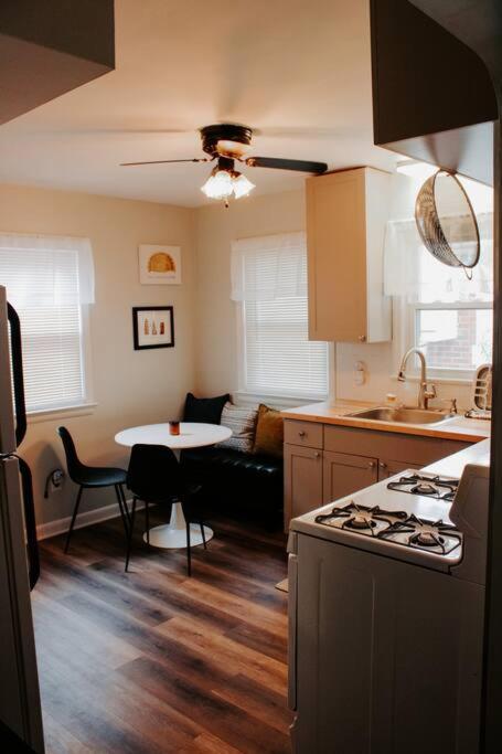 Cozy House Near Lake Erie, 10 Minutes To Downtown. 클리블랜드 외부 사진