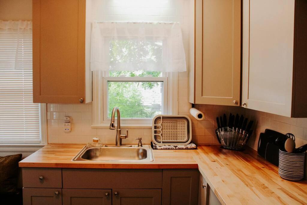 Cozy House Near Lake Erie, 10 Minutes To Downtown. 클리블랜드 외부 사진